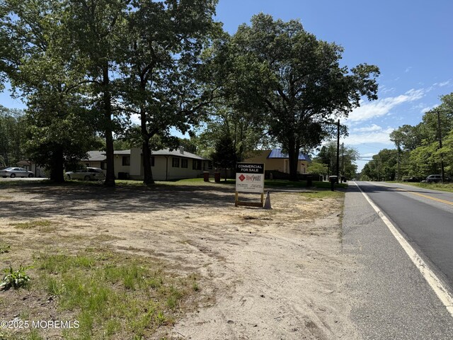 185 W Commodore Blvd, Jackson, NJ 08527 - view of asphalt street