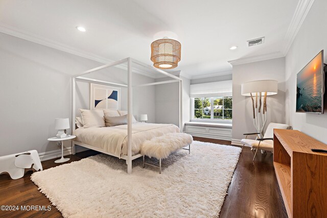 20 Conover Ln, Rumson, NJ 07760 - bedroom featuring recessed lighting, visible vents, baseboards, and dark wood finished floors