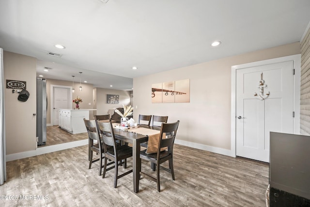dining space featuring light wood-type flooring, baseboards, and recessed lighting