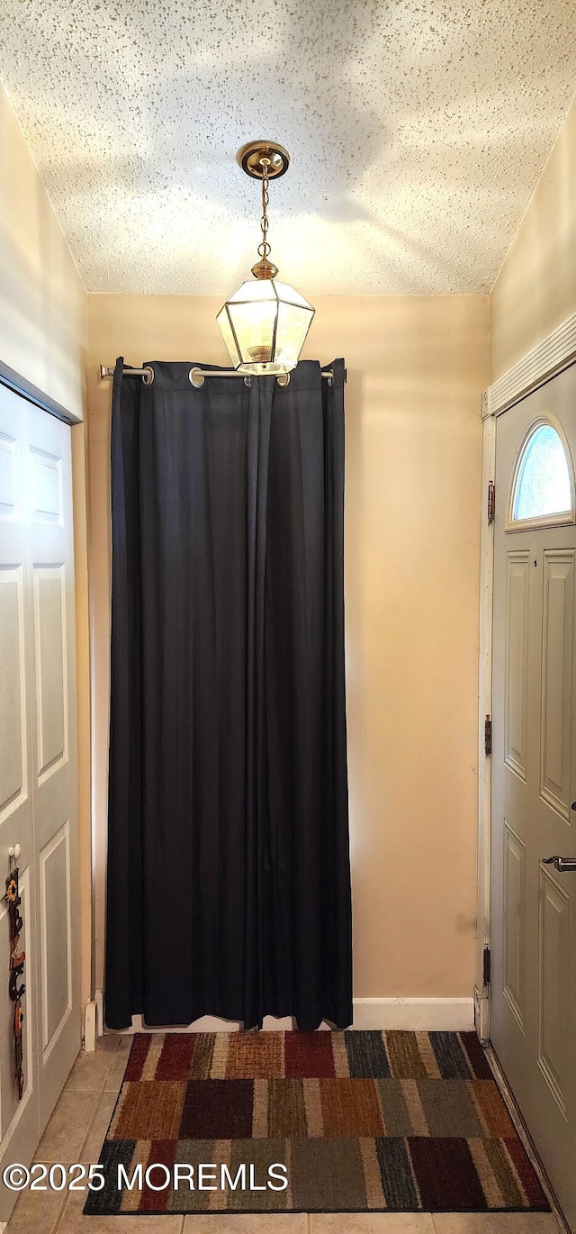 foyer entrance featuring a textured ceiling