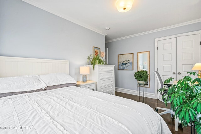 bedroom with baseboards, dark wood-style floors, a closet, and crown molding