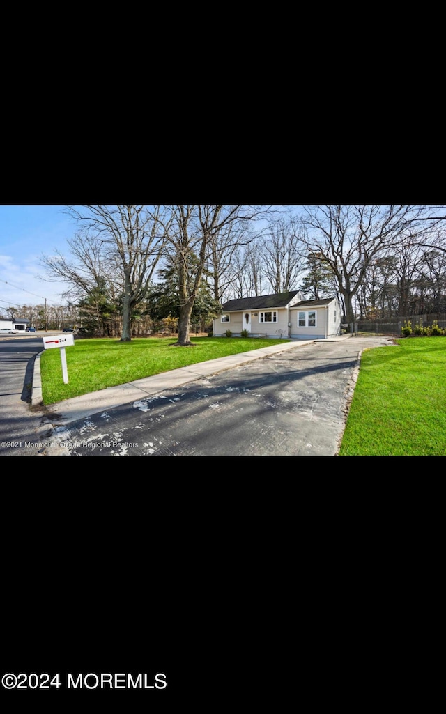 view of front of house with a front lawn and driveway