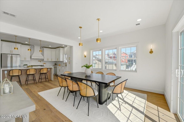 dining area featuring baseboards, recessed lighting, visible vents, and light wood-style floors