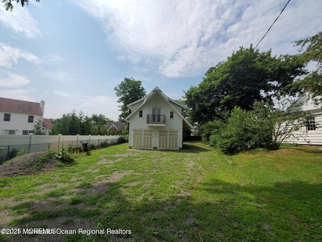 92 Compton St, Belford, NJ 07718 - view of yard featuring fence