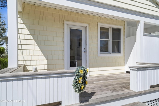 property entrance featuring a wooden deck