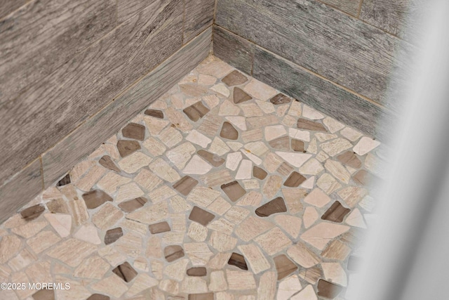 113 Parker Rd, West Long Branch, NJ 07764 - interior details featuring tiled shower