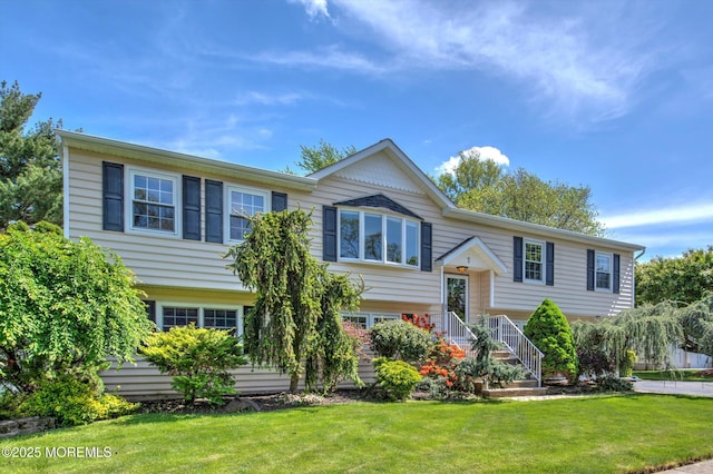 7 Mill Rd, Jamesburg, NJ 08831 - split foyer home with a front lawn
