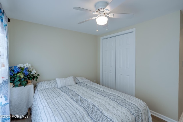 bedroom with a ceiling fan, baseboards, and a closet