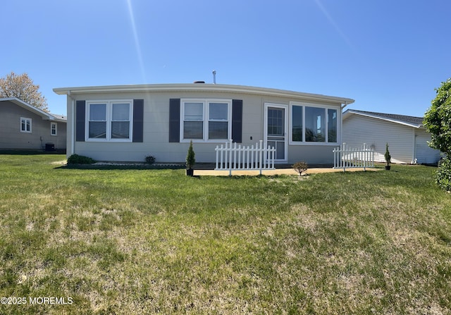 view of front of home with a front lawn