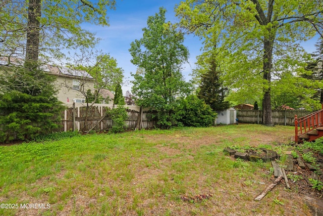 view of yard with a shed and an outdoor structure