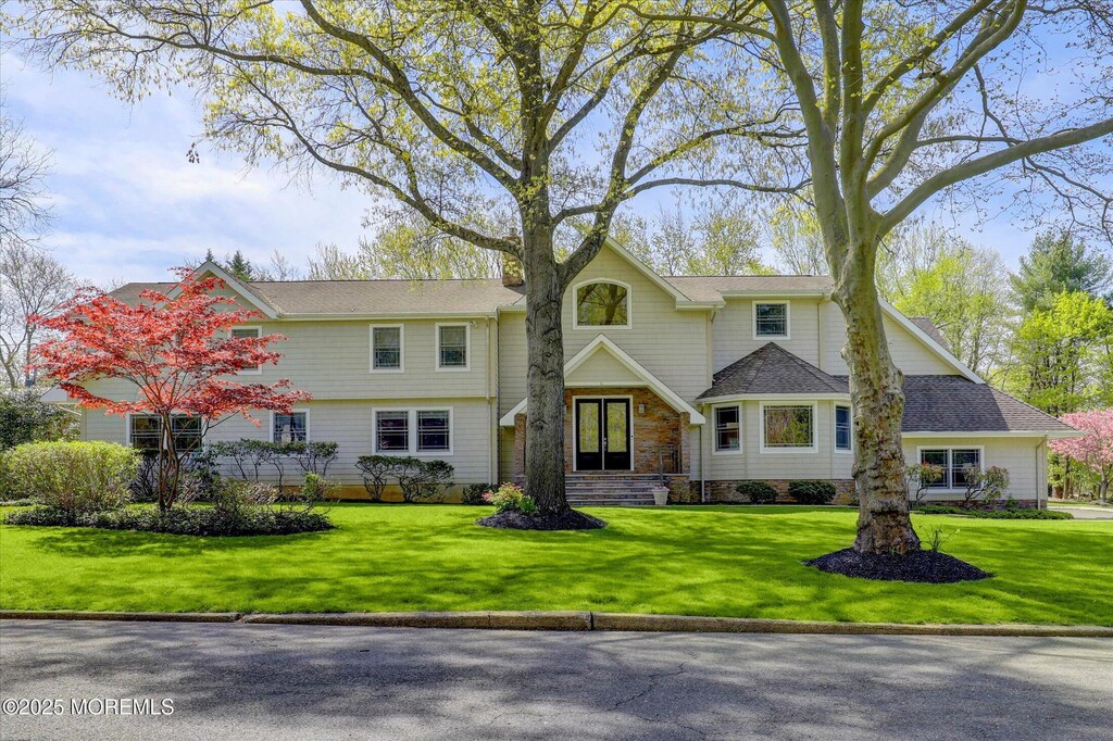 6 Tanglewood Ln, Holmdel, NJ 07733 - view of front facade with a front lawn