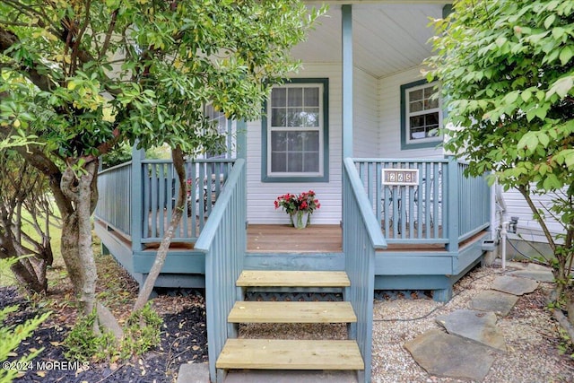 entrance to property featuring covered porch