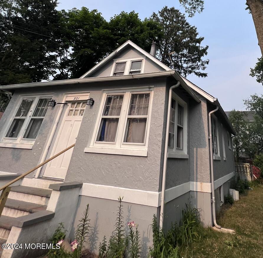 931 Gilbert Ave, Toms River, NJ 08753 - view of front facade featuring stucco siding and entry steps