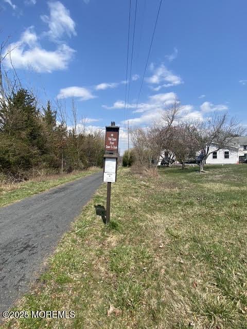 18 Arneytown Hornerstown Rd, Cream Ridge, NJ 08514 - details with aphalt driveway