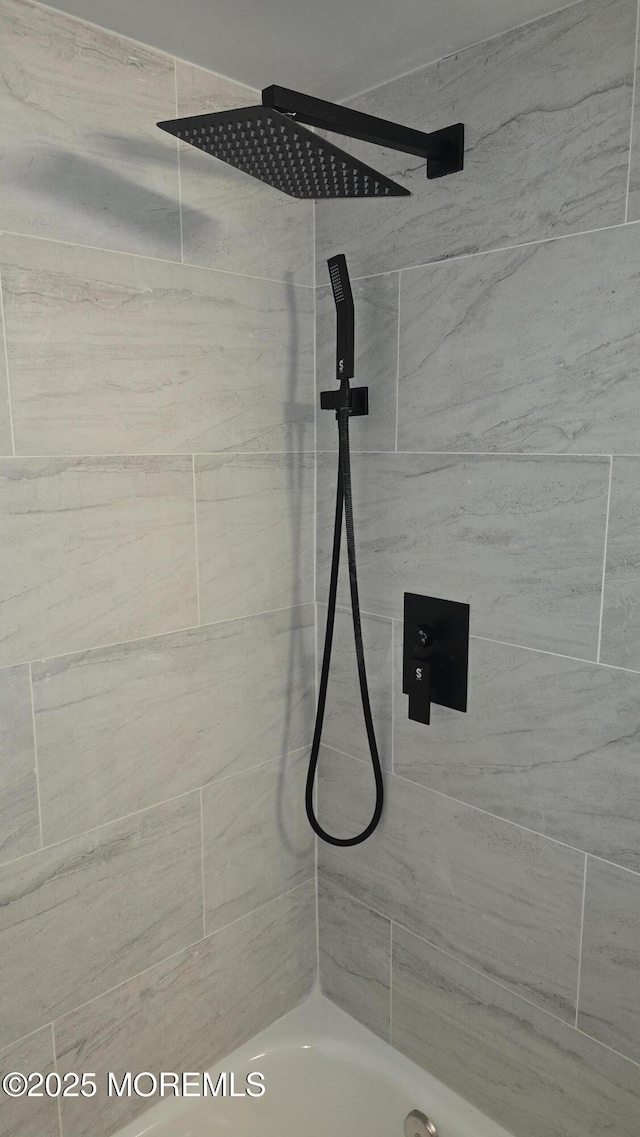 bathroom featuring shower / bathing tub combination