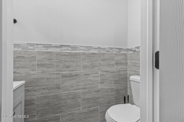 380 Evergreen Dr, Brick, NJ 08723 - bathroom featuring tile walls, toilet, and vanity