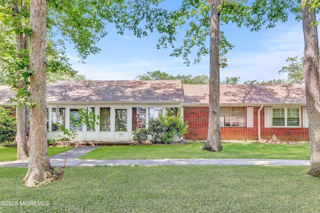 37D Cambridge Ct Unit 100D, Lakewood, NJ 08701 - ranch-style house with a front yard, brick siding, and a shingled roof