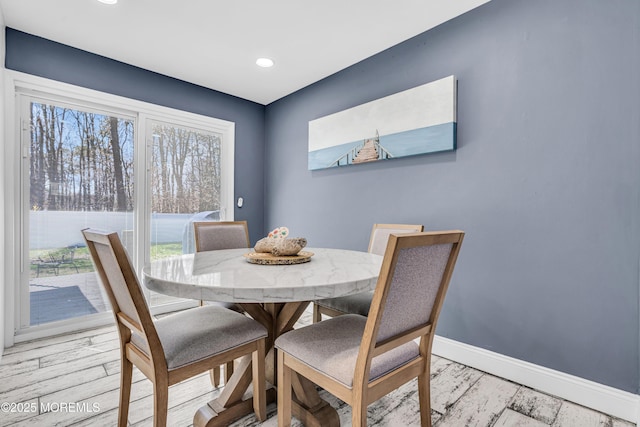 dining space featuring light wood-style flooring, baseboards, and recessed lighting