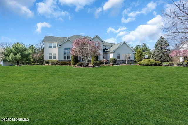 view of front of home featuring a front yard and stucco siding