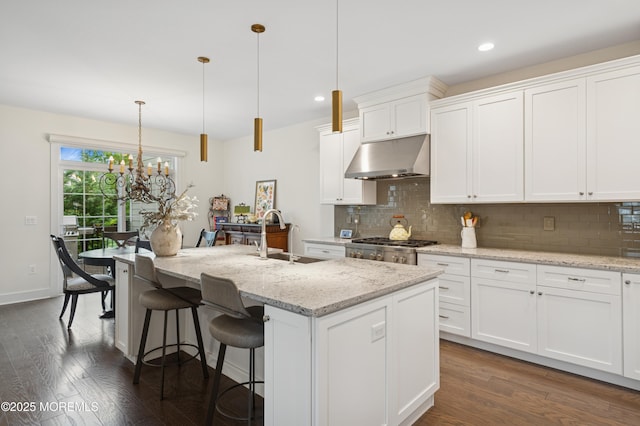 17 Spalding Dr, Holmdel, NJ 07733 - kitchen featuring under cabinet range hood, dark wood-style floors, decorative backsplash, a chandelier, and recessed lighting