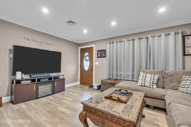 living area featuring light wood-type flooring, ornamental molding, visible vents, recessed lighting, and baseboards