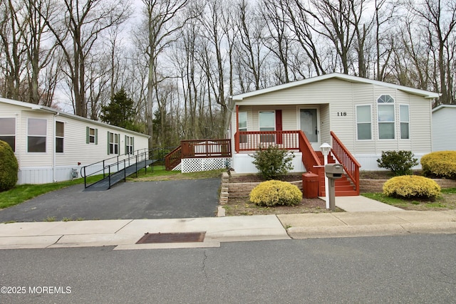 manufactured / mobile home with covered porch