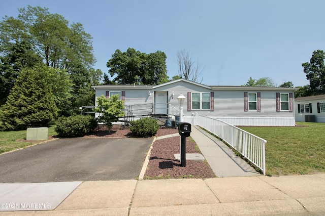 2 Brookside Way, Freehold, NJ 07728 - manufactured / mobile home featuring a front lawn