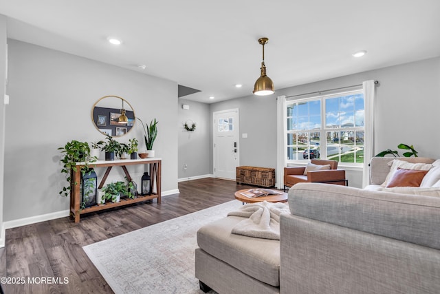 living area featuring baseboards, wood finished floors, and recessed lighting