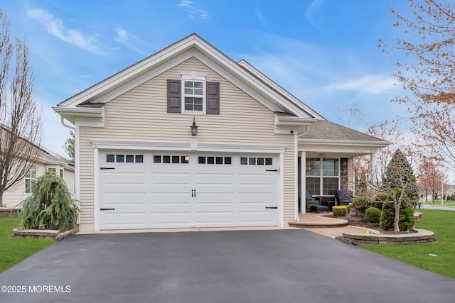 view of front of property featuring aphalt driveway and a front lawn