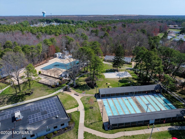 birds eye view of property featuring a forest view