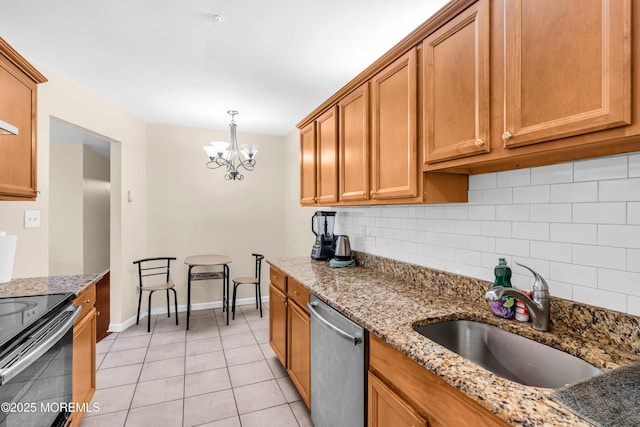 54 Amberly Dr Unit F, Manalapan, NJ 07726 - kitchen featuring decorative backsplash, a sink, a notable chandelier, and stainless steel appliances