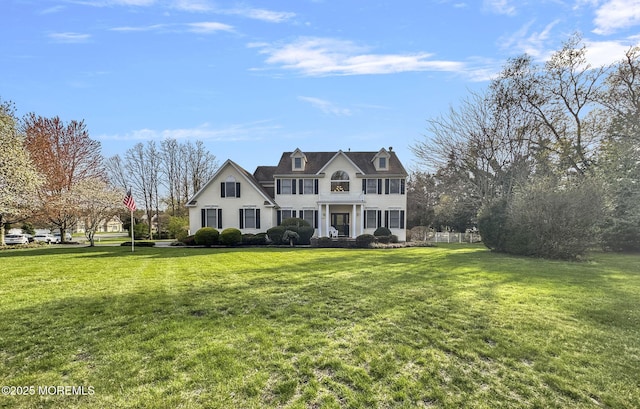 view of front of home featuring a front lawn