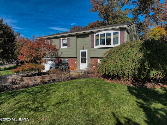 split foyer home with a front lawn