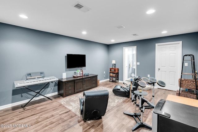 workout room featuring recessed lighting, baseboards, visible vents, and light wood finished floors