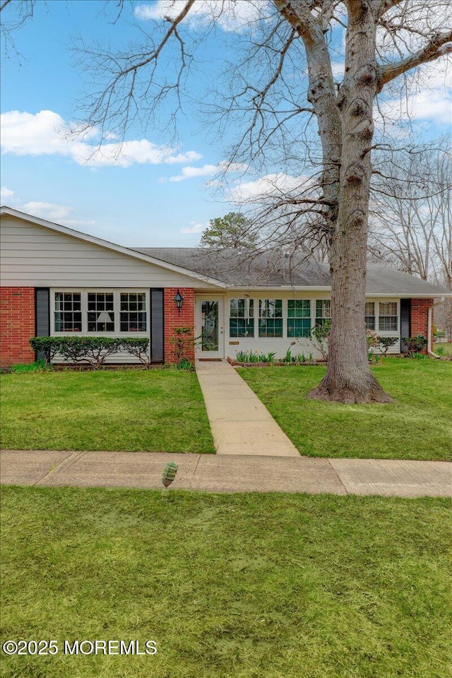 455B Portsmouth Dr, Lakewood, NJ 08701 - single story home featuring a front lawn and brick siding