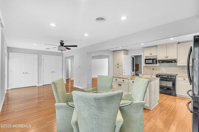 dining room with ceiling fan, light wood finished floors, baseboards, visible vents, and recessed lighting