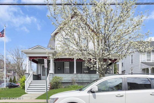 view of front of house featuring a porch