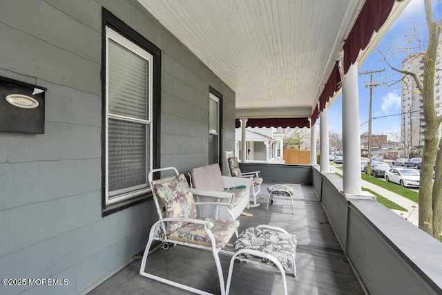 balcony featuring covered porch