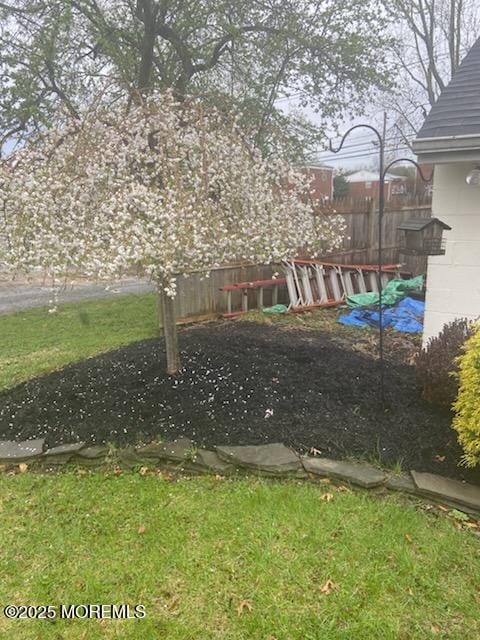 view of yard featuring fence
