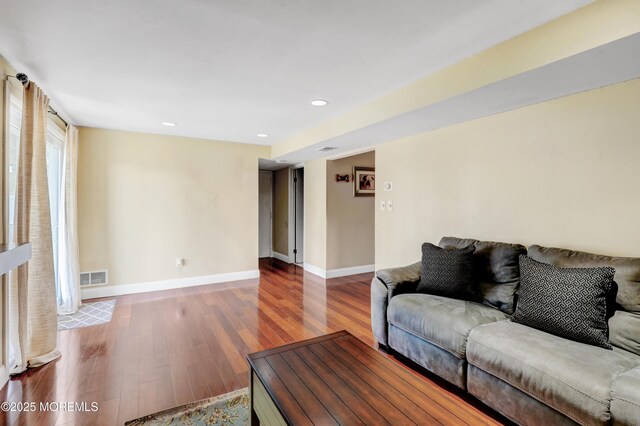 living area featuring recessed lighting, wood finished floors, visible vents, and baseboards
