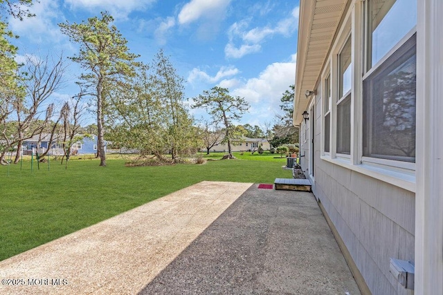 view of yard featuring a patio area