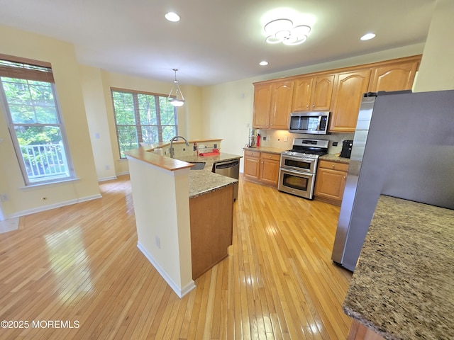 3 Great Beds Way S, Amboy, NJ 08879 - kitchen featuring appliances with stainless steel finishes, a sink, light wood-type flooring, a kitchen island with sink, and recessed lighting