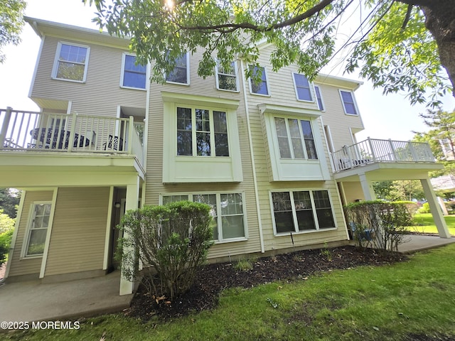 3 Great Beds Way S, Amboy, NJ 08879 - back of house featuring a balcony