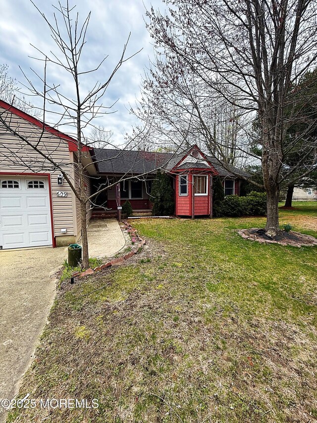 view of front of house with a garage, driveway, and a front yard
