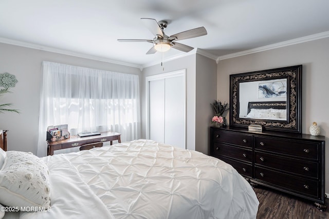 bedroom featuring ornamental molding, dark wood-type flooring, a closet, and ceiling fan