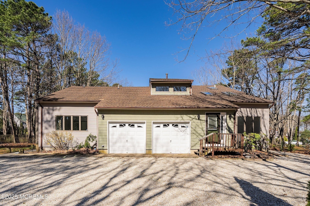 view of front of property featuring aphalt driveway and a garage