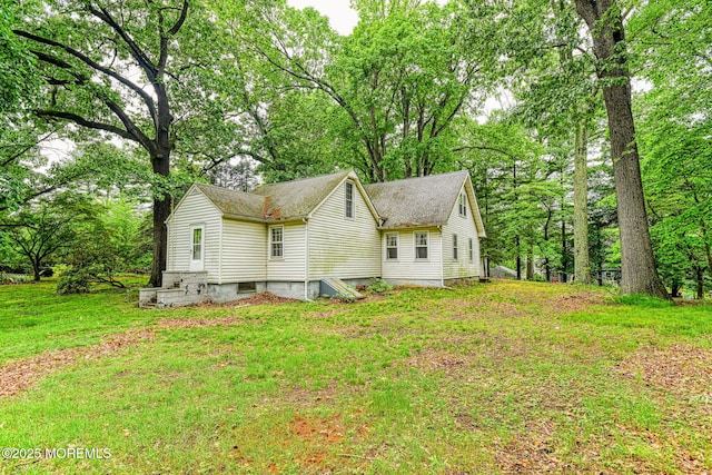 94 Topanemus Ln, Freehold, NJ 07728 - view of front of home featuring a front yard, view of wooded area, and roof with shingles