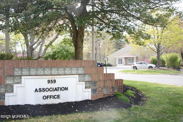 view of community / neighborhood sign