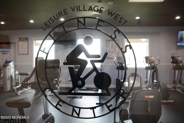 exercise room with recessed lighting