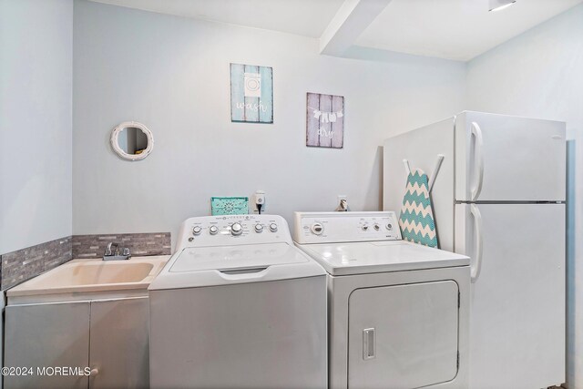 laundry area with laundry area and washer / dryer